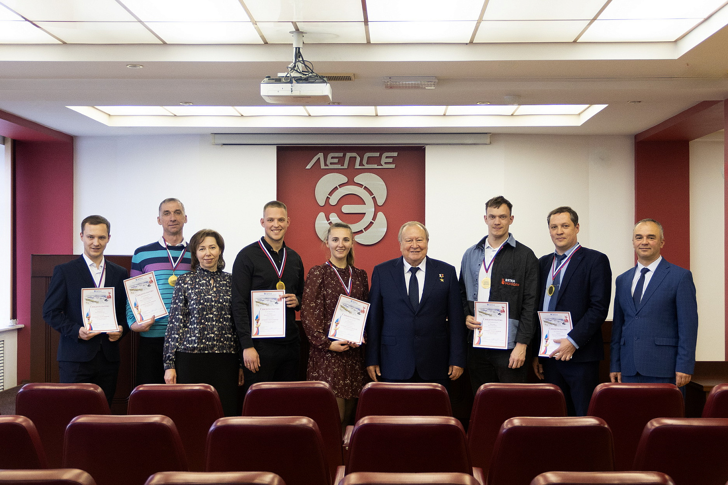 Ко Дню рождения завода подошли с достойными результатами: итоги работы за десять месяцев озвучили на оперативном совещании