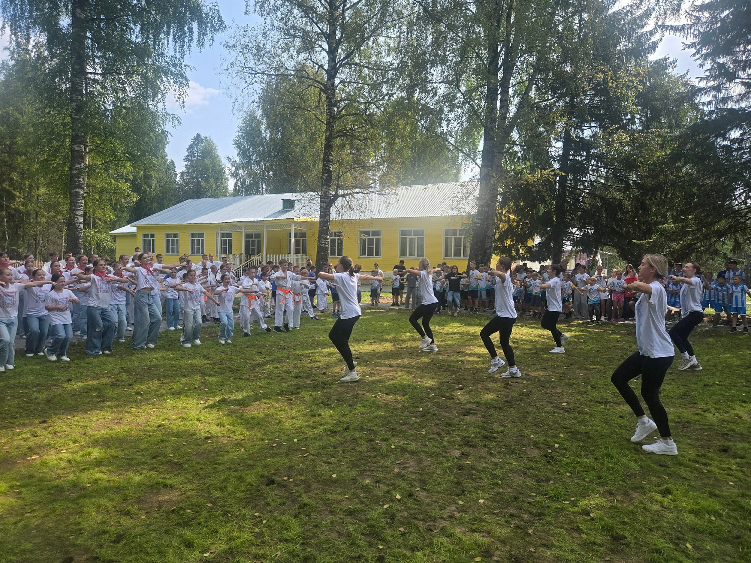 В ДОЛ «Родина» прошла всероссийская акция «Зарядка со стражем порядка»