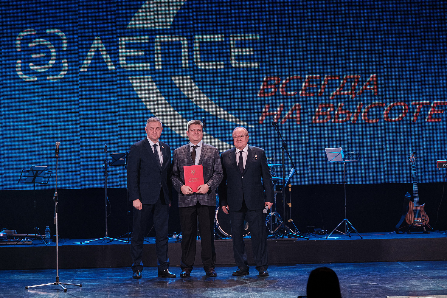  ,  83-  Ż,    