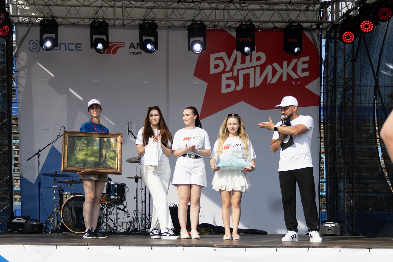 На стадионе «Родина» фестиваль молодёжи «Будь ближе» объединил более 2000 человек